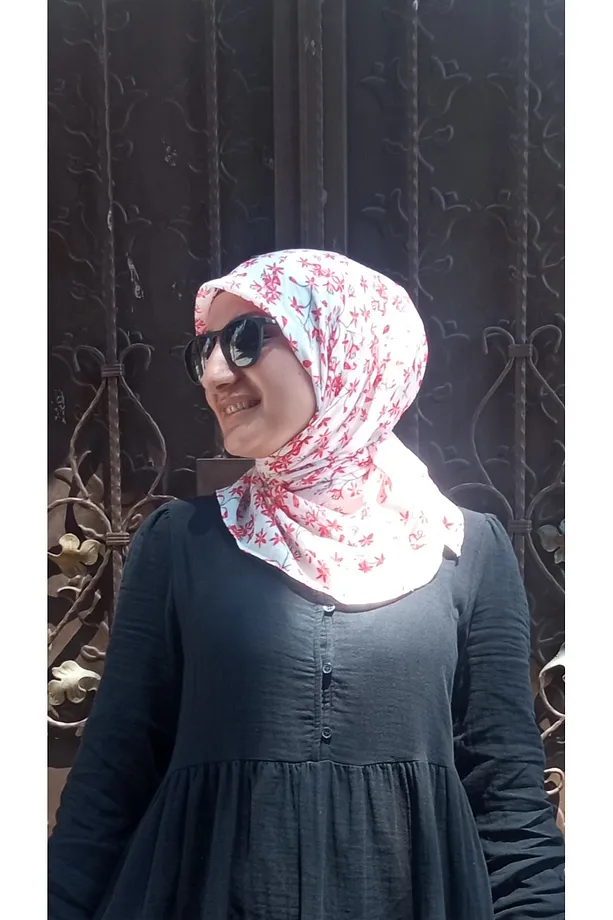 Beyaz Nar Çiçeği Detaylı Eşarp 