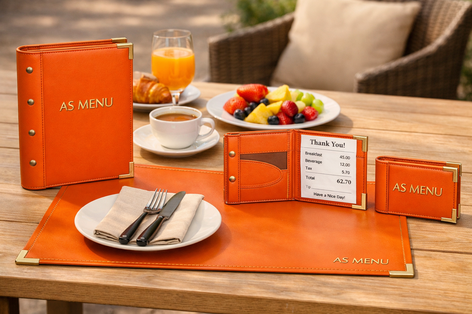 Leren hotelaccessoires en professionele kelnerstassen: Onmisbare producten voor de HoReCa-sector in Nederland